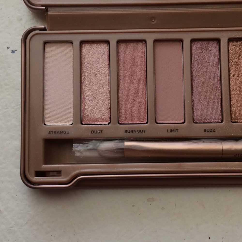 ❌ SOLD ❌ Urban Decay Naked3 Eyeshadow Pallete - Picture 4 of 8